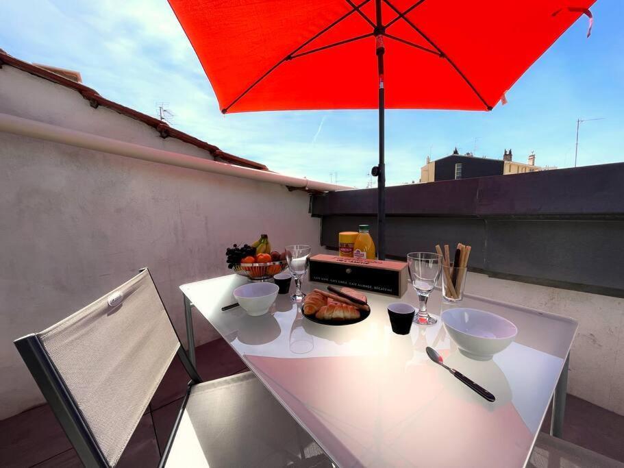Charme Urbain Sous Les Toits-Terrasse/Clim/Parking Διαμέρισμα Μπεζιέ Εξωτερικό φωτογραφία