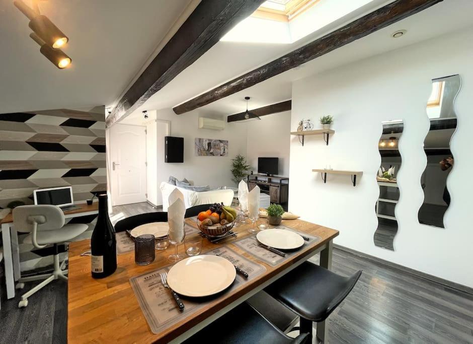 Charme Urbain Sous Les Toits-Terrasse/Clim/Parking Διαμέρισμα Μπεζιέ Εξωτερικό φωτογραφία