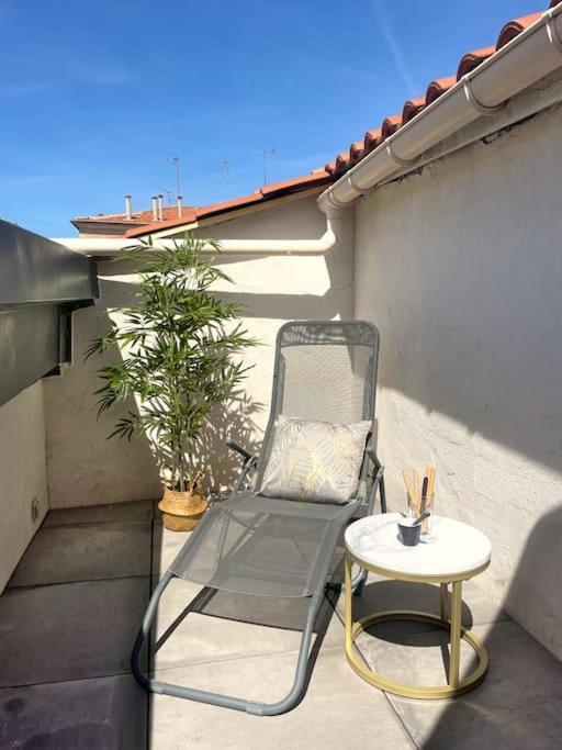 Charme Urbain Sous Les Toits-Terrasse/Clim/Parking Διαμέρισμα Μπεζιέ Εξωτερικό φωτογραφία
