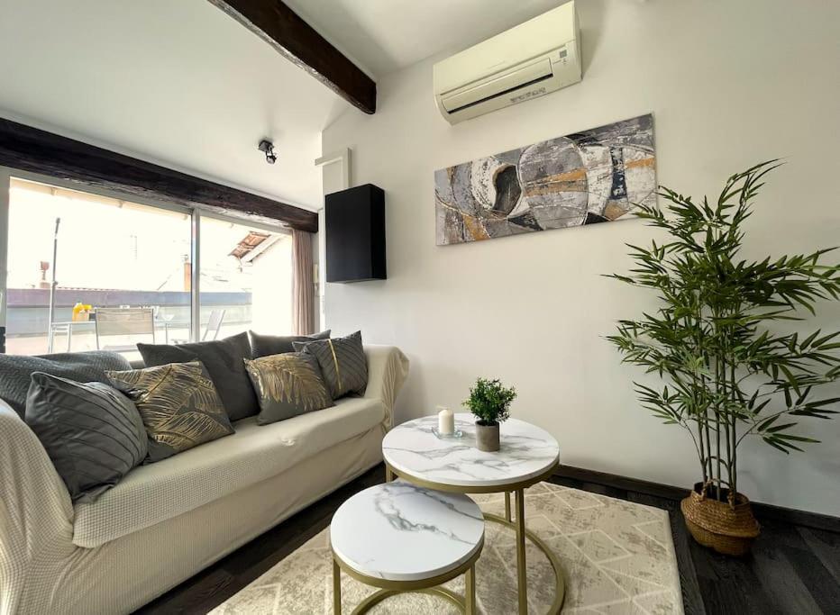 Charme Urbain Sous Les Toits-Terrasse/Clim/Parking Διαμέρισμα Μπεζιέ Εξωτερικό φωτογραφία
