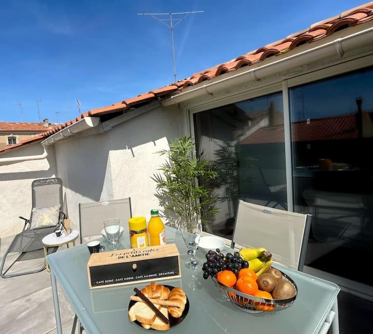 Charme Urbain Sous Les Toits-Terrasse/Clim/Parking Διαμέρισμα Μπεζιέ Εξωτερικό φωτογραφία